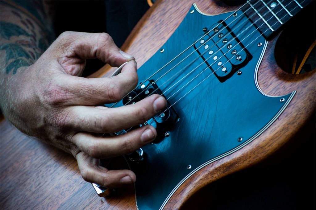 E-Gitarre spielen